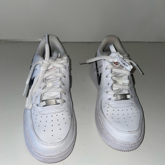 NIKE AIR FORCE 1 LV8 SE CASUAL SHOES size 4.5Y - Picture 3 of 9
